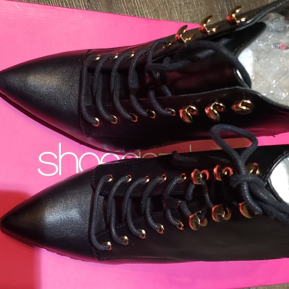 Ankle booties, closed-toe